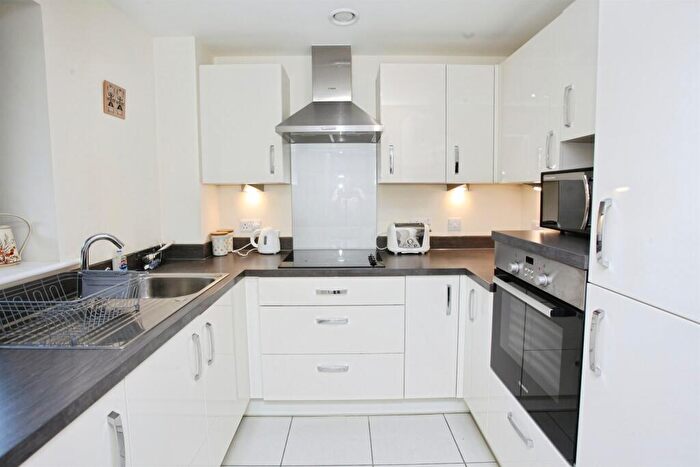 1 Bedroom Flat For Sale In Ilex Close, Llanishen, Cardiff, CF14