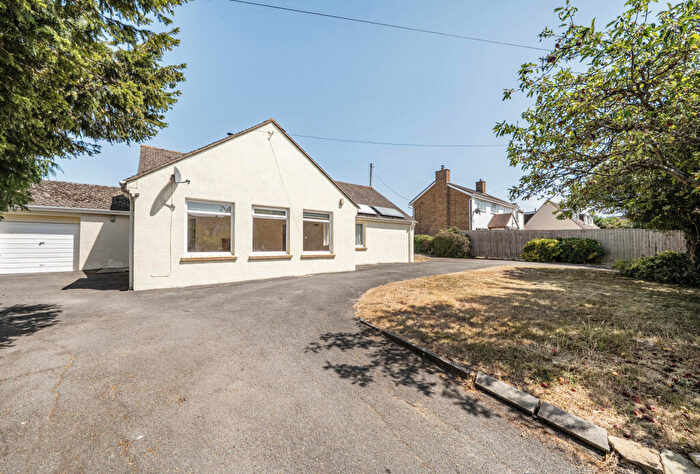 3 Bedroom Bungalow For Sale In Teddington, Tewkesbury, Gloucestershire, GL20