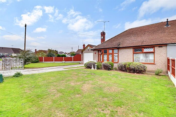 2 Bedroom Semi-detached Bungalow For Sale In Laurel Avenue, Wickford, SS12