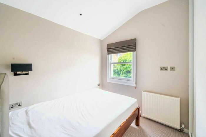 1 Bedroom Flat To Rent In Broughton Road, Sands End, London, SW6