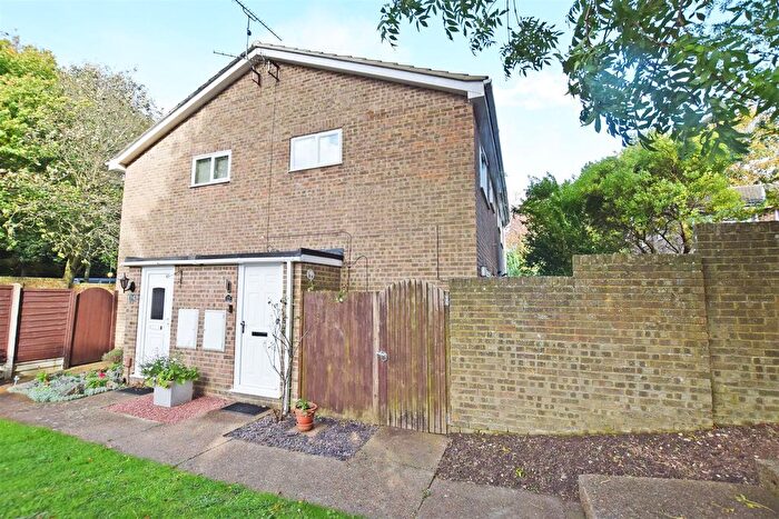 1 Bedroom End Of Terrace House To Rent In Thistledown Close, Hempstead, Gillingham, ME7