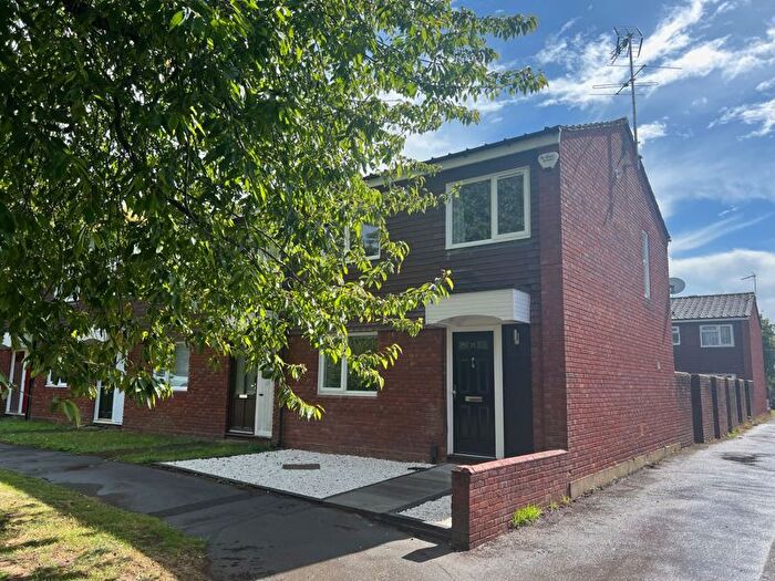 3 Bedroom End Of Terrace House To Rent In Byron Close, Marlow, SL7