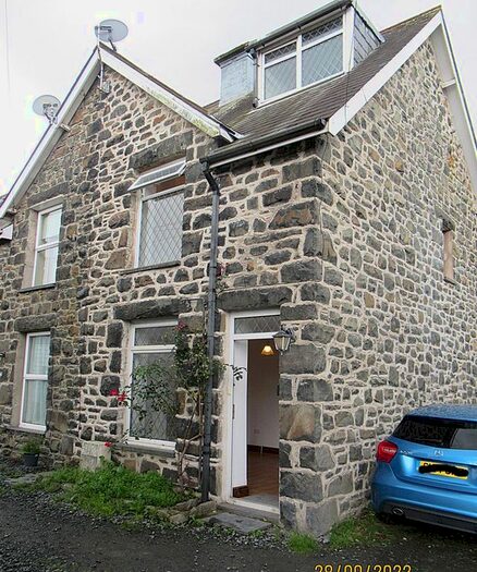 3 Bedroom End Of Terrace House To Rent In Maes Talaran, Dolgellau, LL40