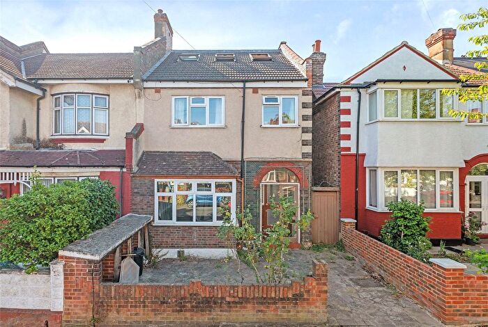 3 Bedroom Flat To Rent In Montana Road, London, SW17