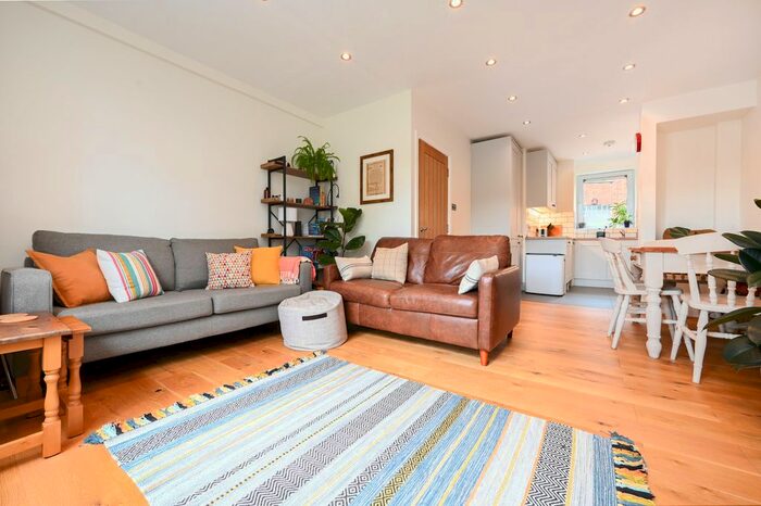 2 Bedroom Flat To Rent In Chisenhale Road, London, E3