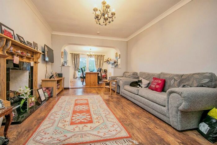 3 Bedroom Semi-Detached Bungalow For Sale In Pickers Way, Clacton-On-Sea, CO15