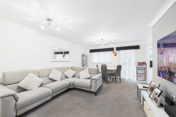 2 Bedroom Apartment For Sale In High Street, Aldershot, Hampshire, GU11