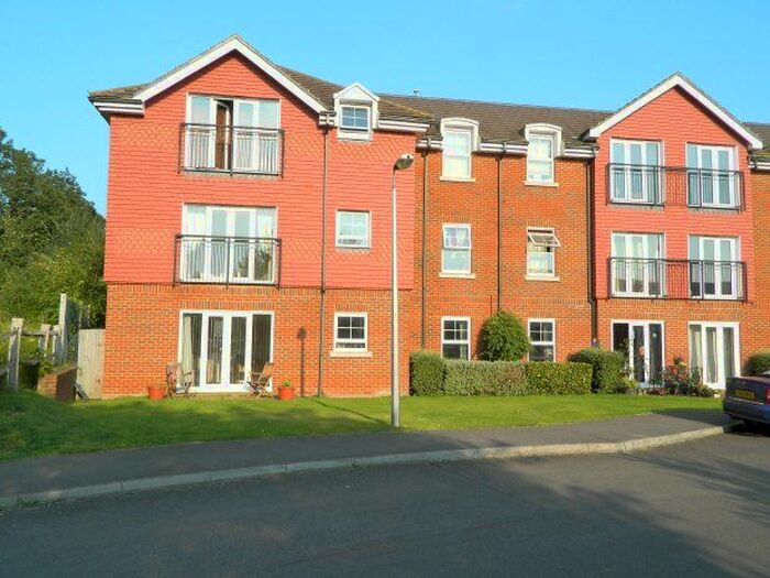 1 Bedroom Flat To Rent In Brookers Road, Billingshurst, RH14