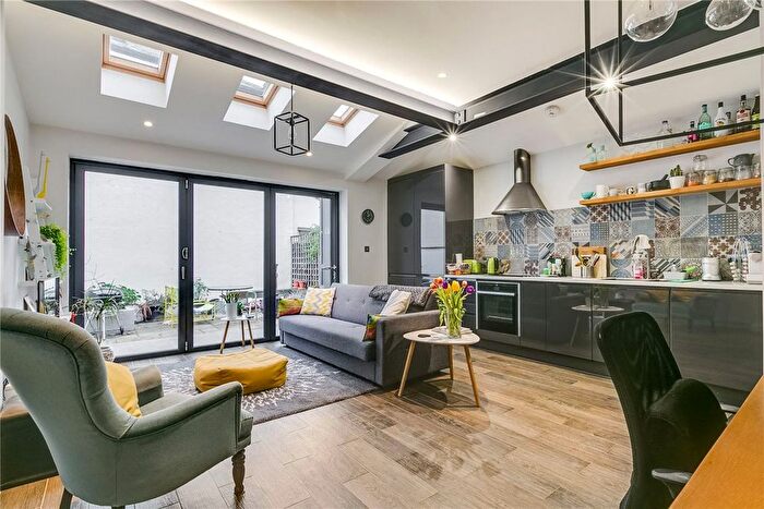 2 Bedroom Flat To Rent In Church Lane, Tooting, SW17