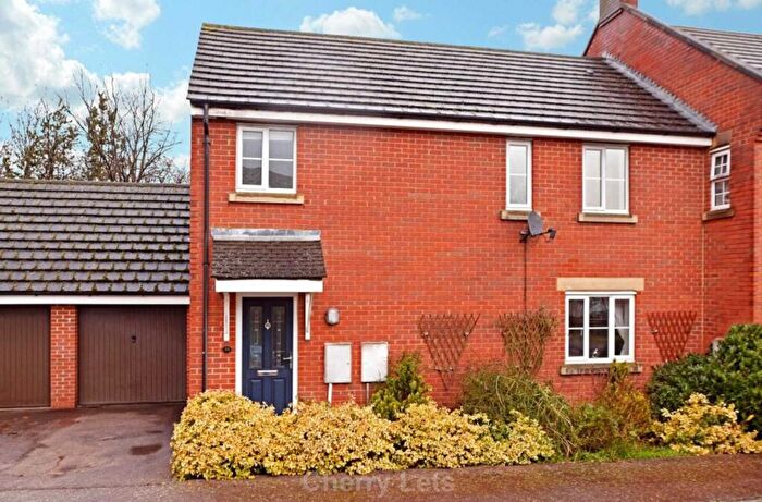 3 Bedroom Semi-Detached House To Rent In Stroud Close, Banbury, OX16