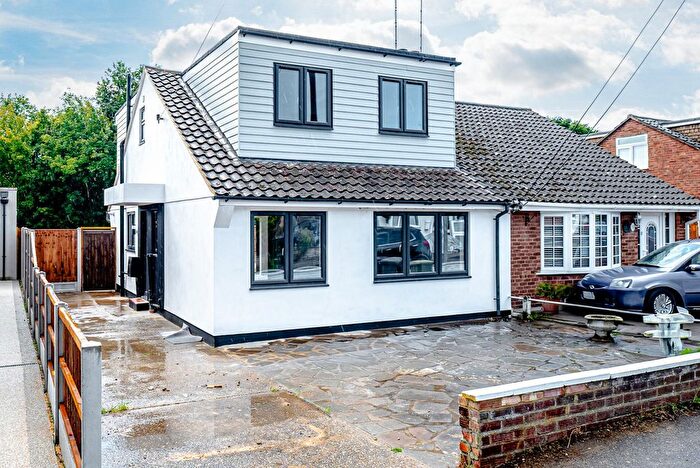 4 Bedroom Chalet For Sale In Parklands, Rochford, SS4