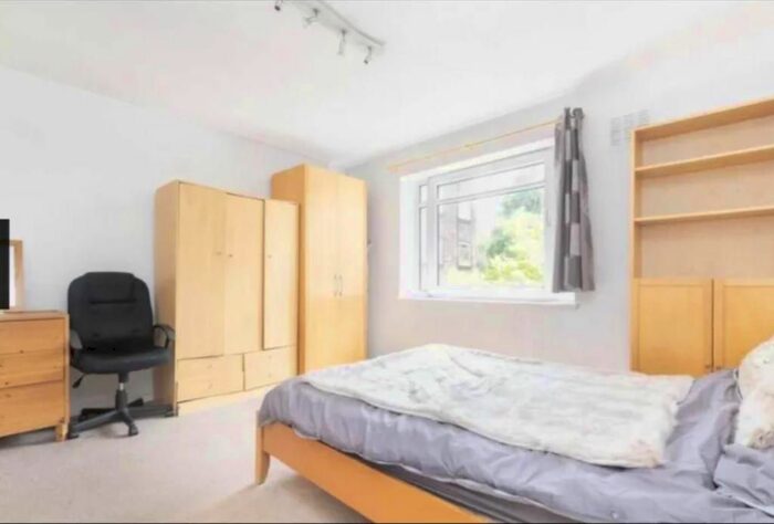 3 Bedroom Flat To Rent In Cromwell Court Kingston Hill, Kingston, KT2