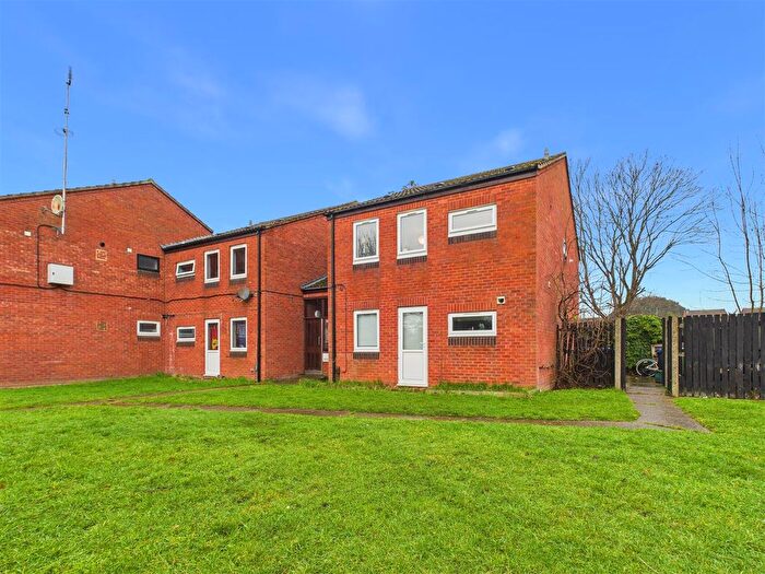 2 Bedroom Flat For Sale In Grovelands, West Molesey, KT8