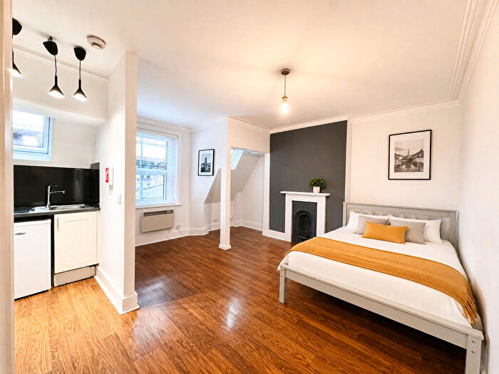 Studio To Rent In Holloway Road, London, N7