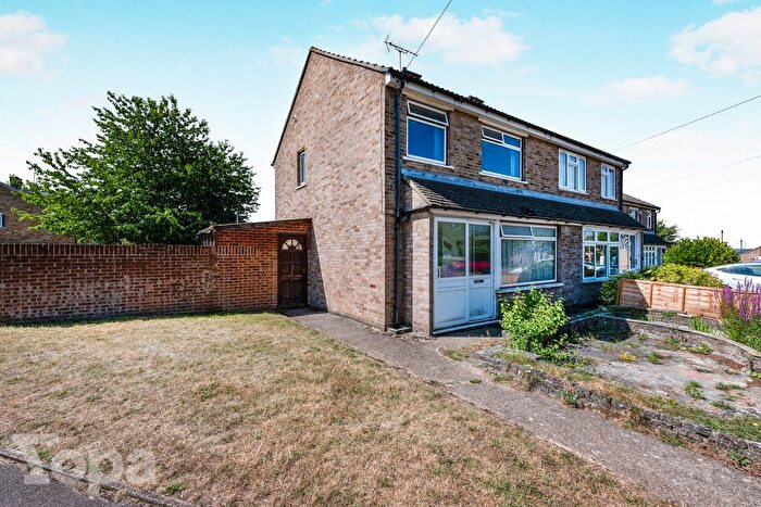 3 Bedroom Semi-Detached House For Sale In Lunedale Road, Dartford, DA2