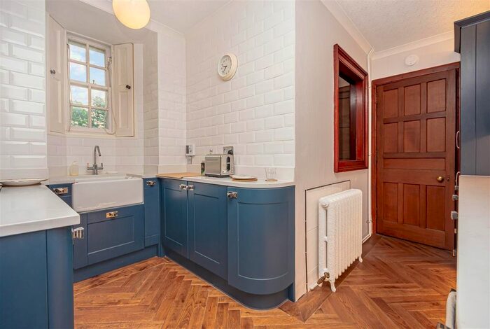 2 Bedroom Flat For Sale In Inzievar House, Oakley, KY12