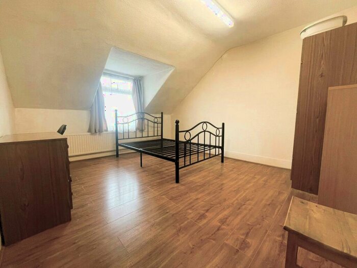 1 Bedroom End Of Terrace House To Rent In Burgoyne Road, Harringay, London, N4