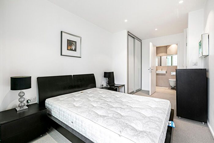 2 Bedroom Flat For Sale In Buckhold Road, London, SW18