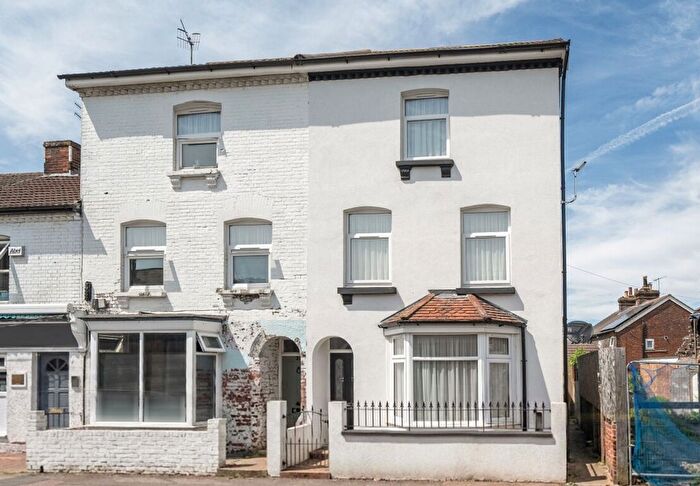 3 Bedroom End Terrace House For Sale In Barden Road, Tonbridge, TN9