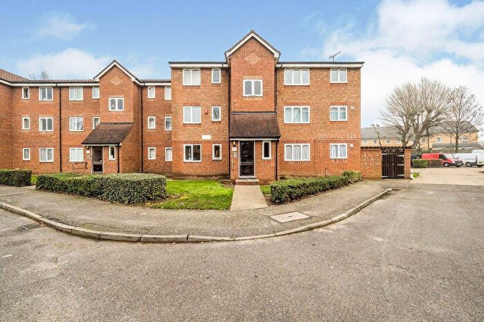 1 Bedroom Flat To Rent In Plumtree Close, Dagenham, RM10