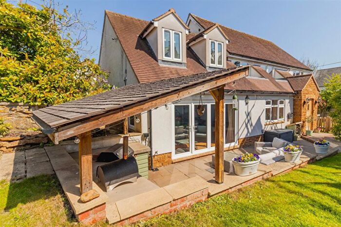 5 Bedroom Detached House For Sale In Vicarage Road, Napton, Southam, CV47
