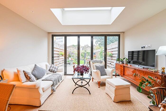3 Bedroom Terraced House For Sale In Fairfoot Road, Bow, London, E3