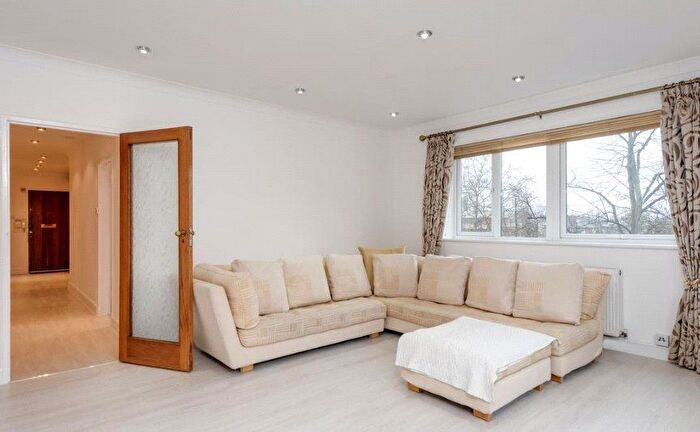 2 Bedroom Flat To Rent In Avenue Road, St John's Wood, London, NW8