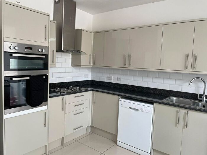 4 Bedroom Terraced House To Rent In Fountain Road, London, SW17