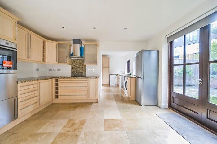 5 Bedroom House To Rent In Oaks Avenue London, SE19
