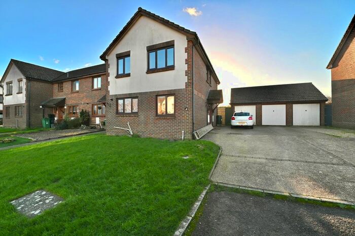 4 Bedroom End Of Terrace House For Sale In Calloway Close, Arreton, Newport PO30