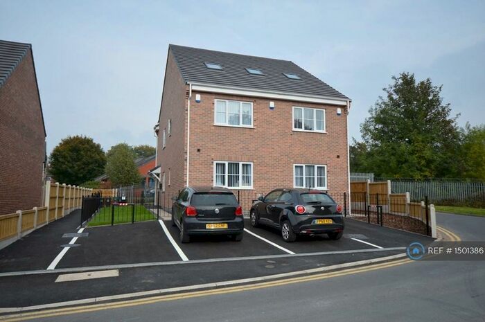 2 Bedroom Flat To Rent In Lyme Valley Road, Newcastle, ST5