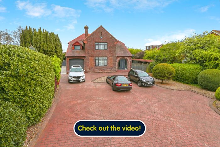 4 Bedroom Detached House For Sale In Beverley Road, Dunswell, Hull, East Riding Of Yorkshire, HU6