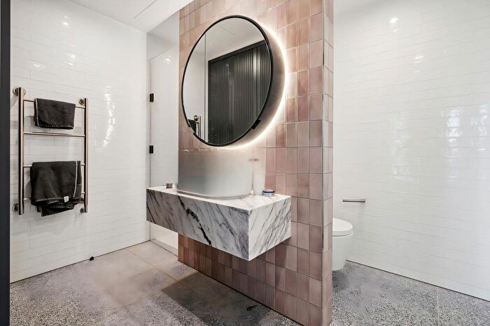 2 Bedroom Flat To Rent In Legacy Building, Viaduct Gardens, London, SW11