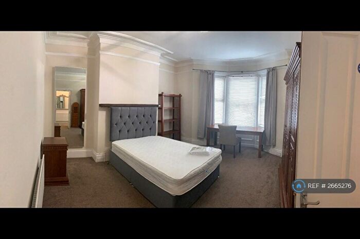 3 Bedroom Flat To Rent In Buston Terrace, Newcastle Upon Tyne, NE2