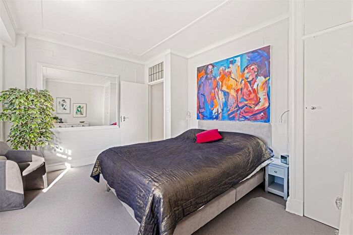2 Bedroom Flat For Sale In Courtenay Gate, Courtenay Terrace, Hove, BN3