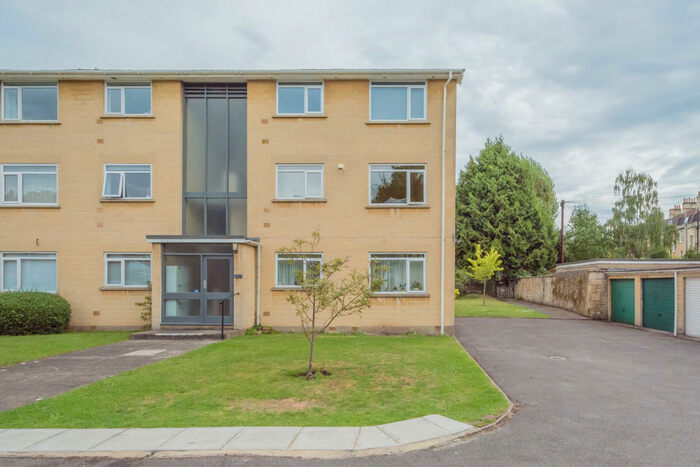 2 Bedroom Ground Flat To Rent In Powlett Court, Powlett Road, BA2