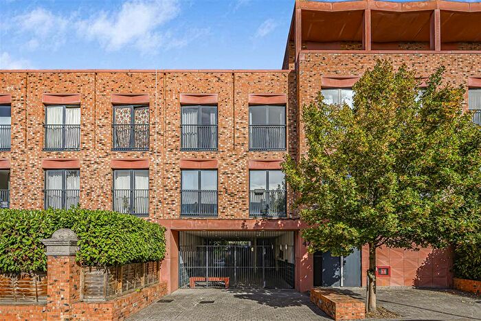 1 Bedroom Flat For Sale In Gainsford Road, London, E17