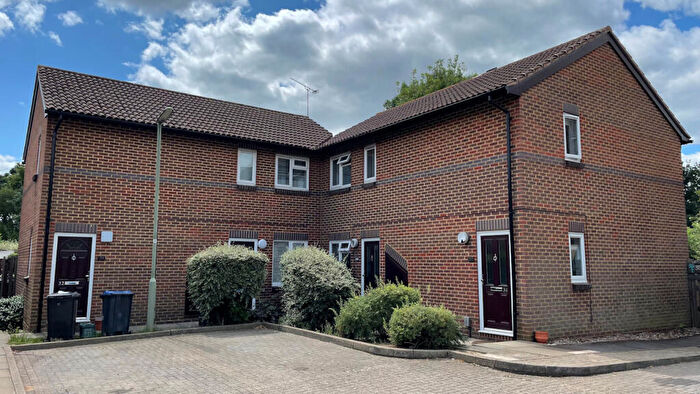 1 Bedroom Flat To Rent In Littlemead, Woking, GU21