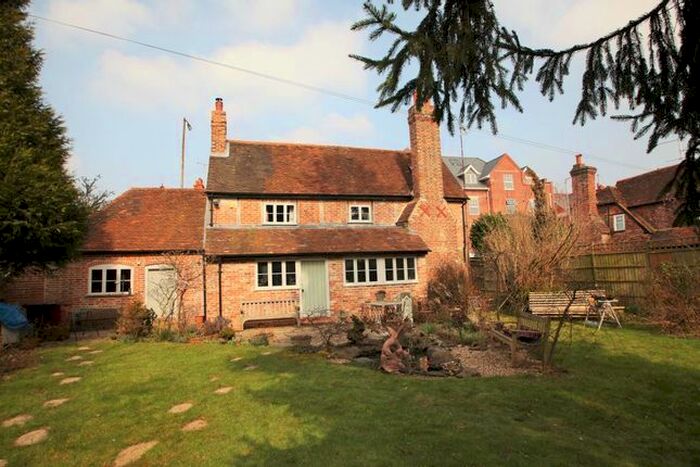 1 Bedroom Flat To Rent In Church Road, Caversham, Reading, Berkshire, RG4