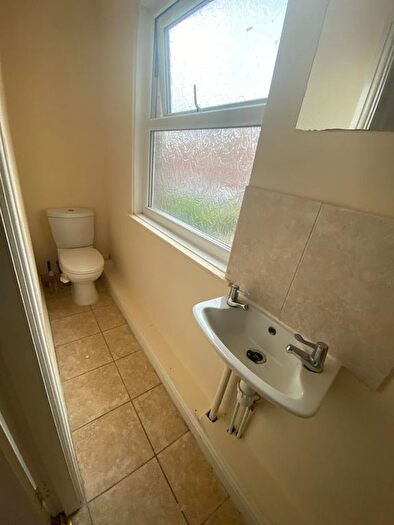 Block Of Flats To Rent In St Michaels Lane, Leeds, LS6