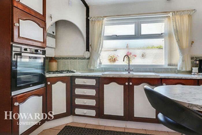 2 Bedroom Detached Bungalow For Sale In Cranleigh Road, Pakefield, NR33
