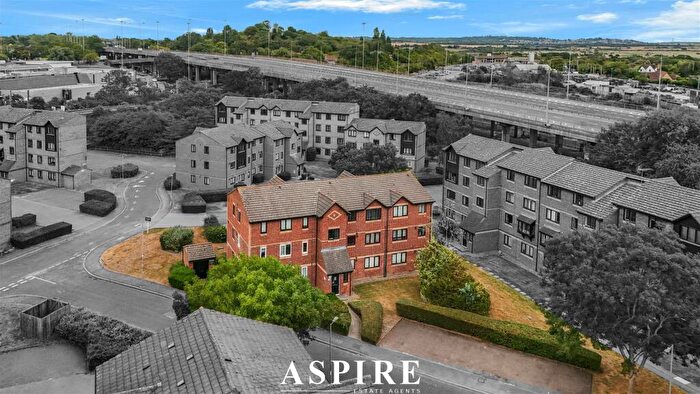 1 Bedroom Flat For Sale In Chestnut Road, Basildon, Essex, SS16