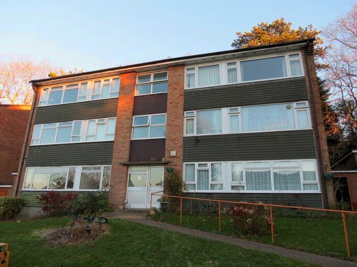 2 Bedroom Flat To Rent In Caterham - &#;. Pcm, CR3