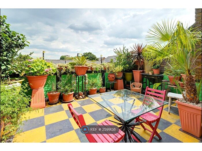 1 Bedroom Maisonette To Rent In Anna Close, London, E8