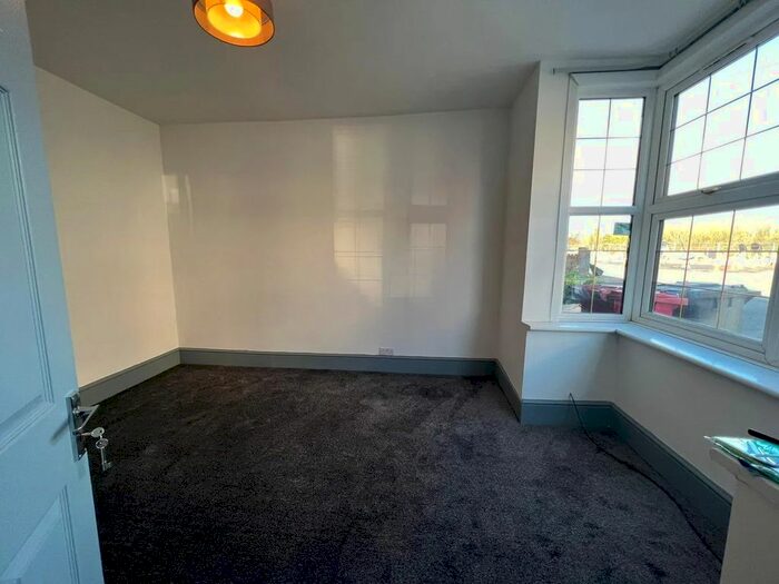 4 Bedroom Semi-Detached House To Rent In London Road, Slough, SL3