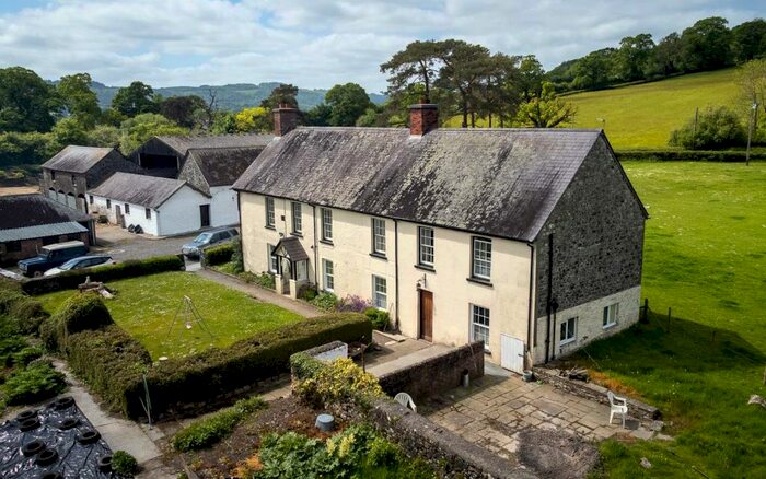 6 Bedroom Smallholding For Sale In Towy Valley Close To Llandeilo, SA19
