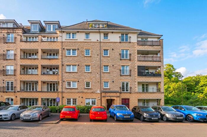 3 Bedroom Flat For Sale In Powderhall Brae, Edinburgh, EH7