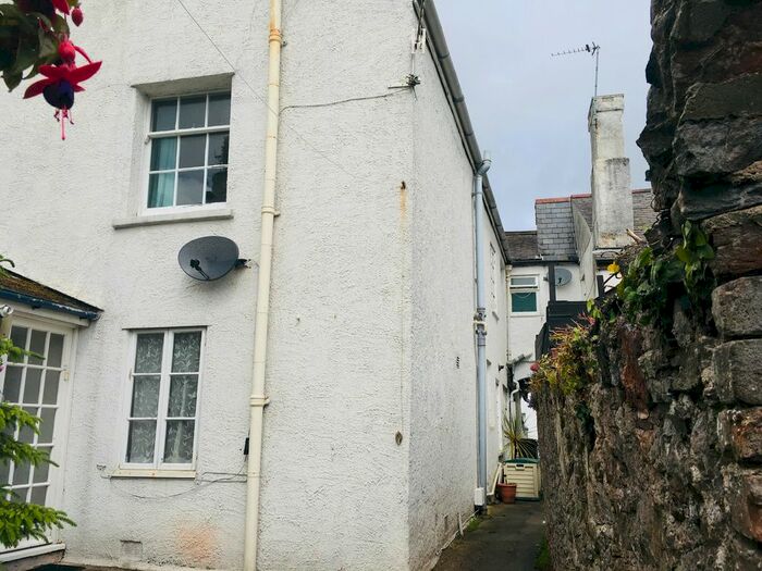 2 Bedroom Cottage To Rent In Church Street, Torquay, TQ2