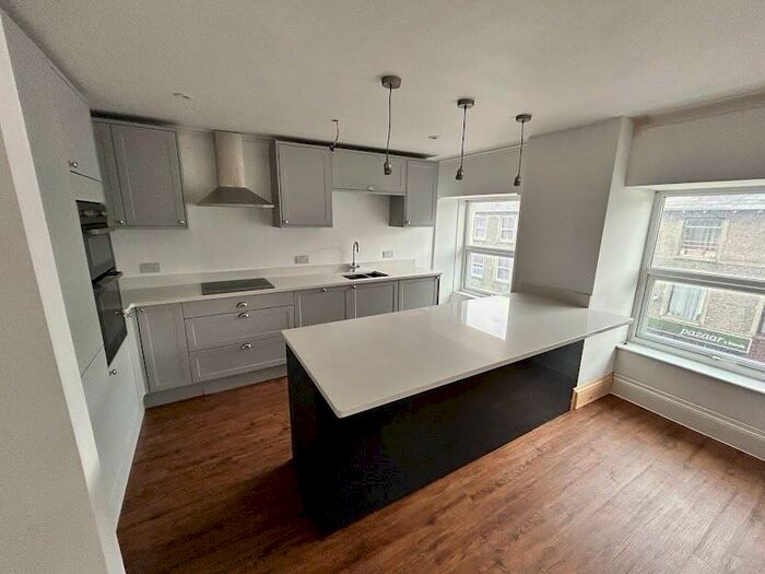 2 Bedroom Flat To Rent In Bank Place, Porthmadog, LL49