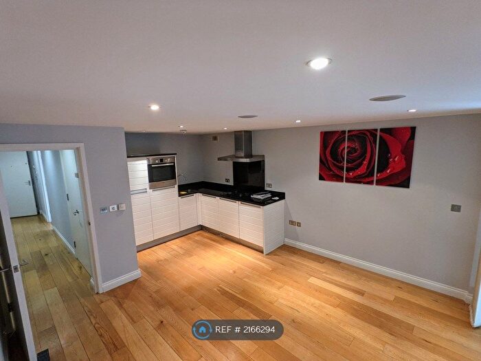 1 Bedroom Flat To Rent In Skydec Apartments, London, SW18